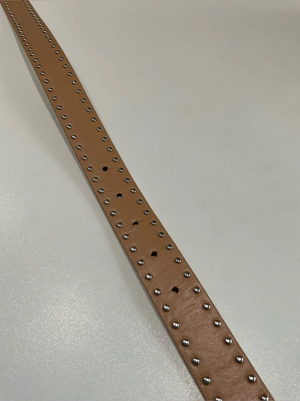 ☀️ NWOT Women’s Silver Studded Leather Belt, 39”/31.5”
